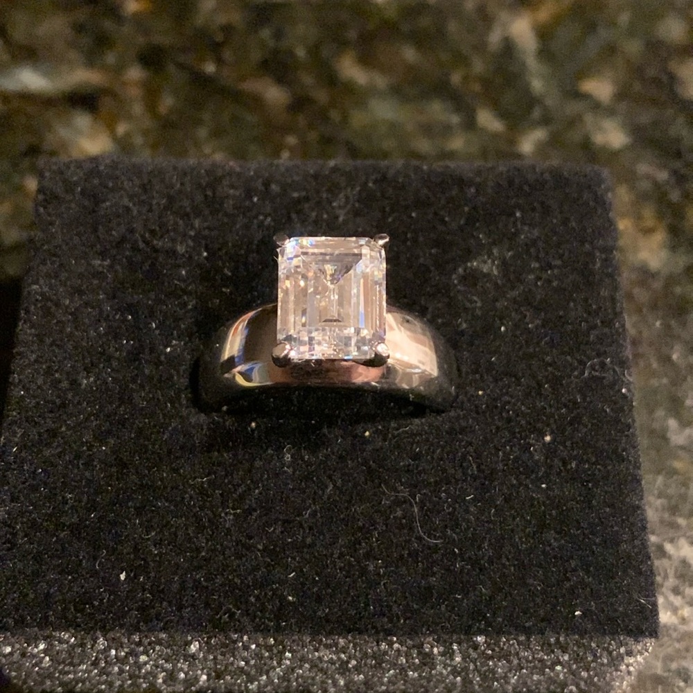 Elegant Silver Women's Ring